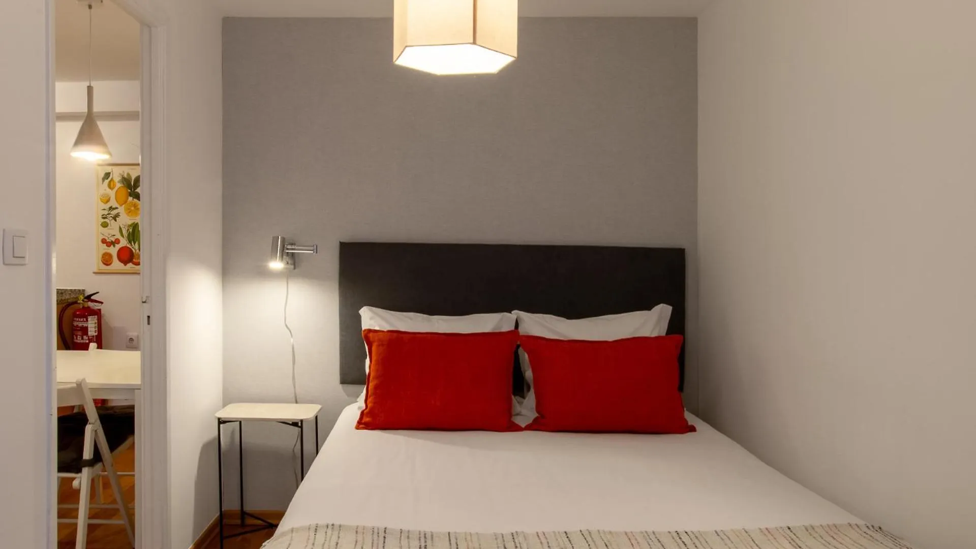 Contemporary Apartment In Chiado 1 Lissabon