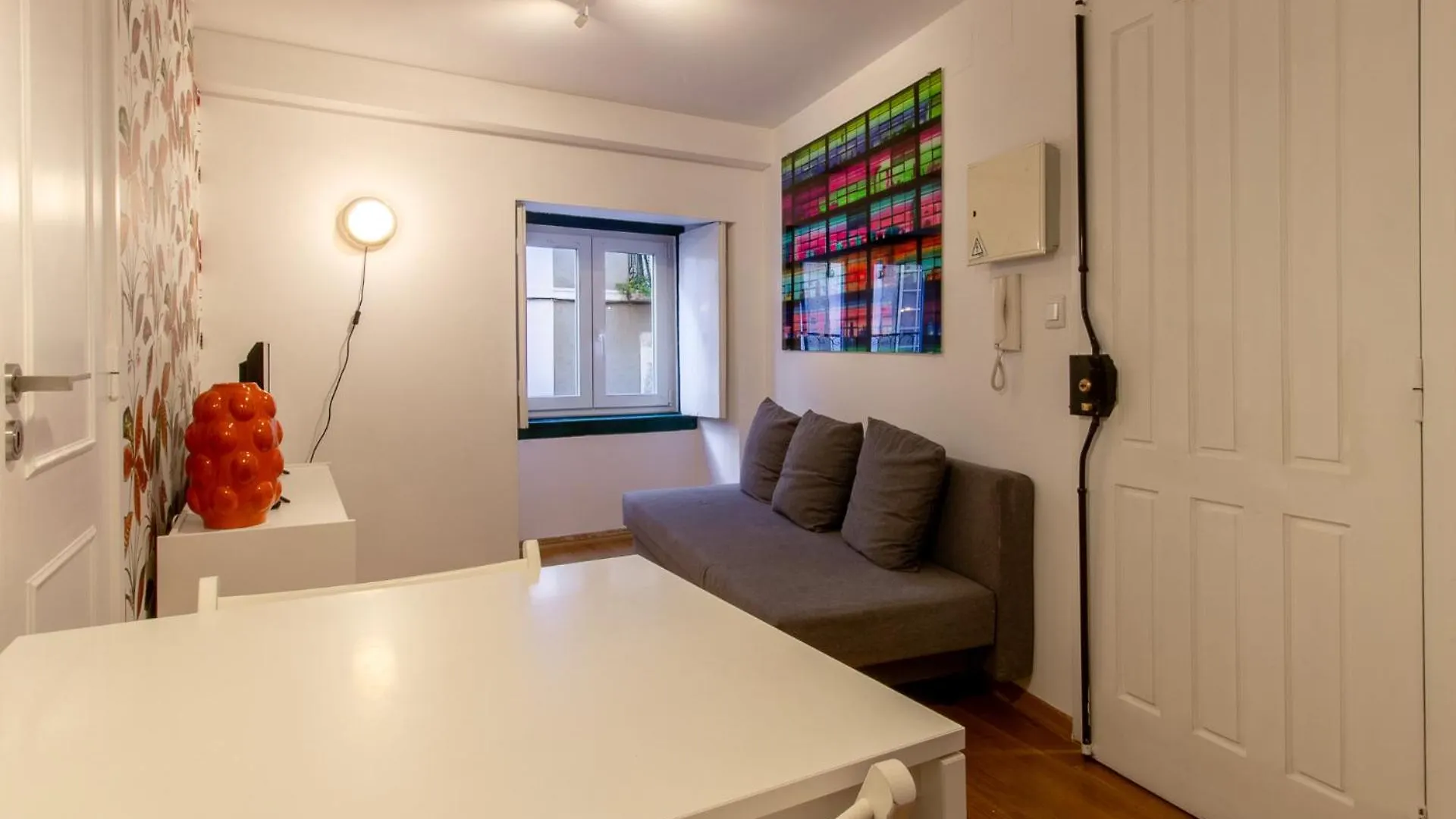 Contemporary Apartment In Chiado 1 Lissabon 0*,